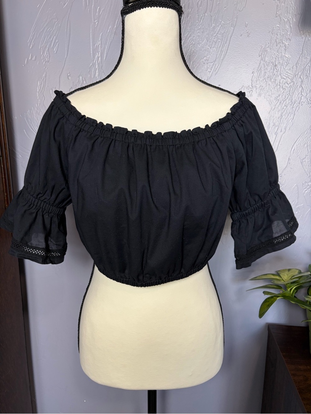 Tory Burch Black Off-Shoulder Embroidered Peasant Crop Top - Picture 2 of 7